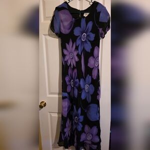 Chic Floral Maxi Dress in Black and Purple